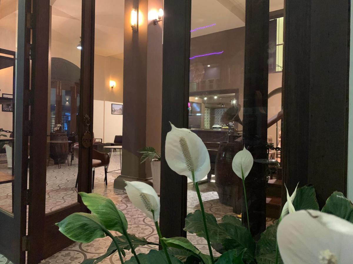 The J Break Boutique Otel Kampot Dış mekan fotoğraf